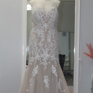 Maggie Sottero designs Wedding Dress